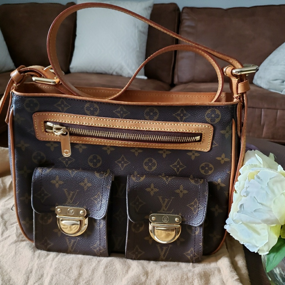 Louis Vuitton Monogram Canvas Hudson GM